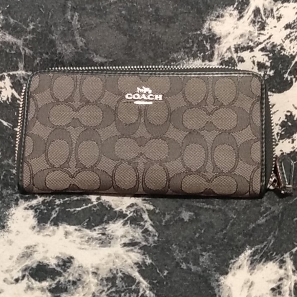 coach zipper wallet women's
